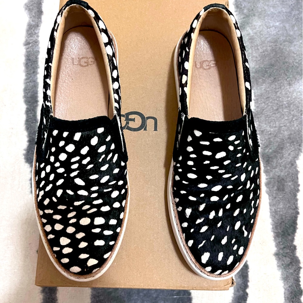 Leather and pony hair Ugg flats•Size 6•Extremely good condition •Great Quality